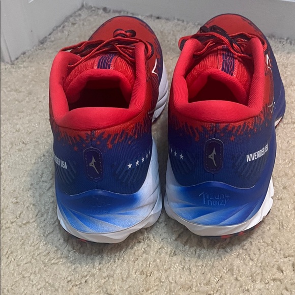 Mizuno Wave Riders - Picture 2 of 4